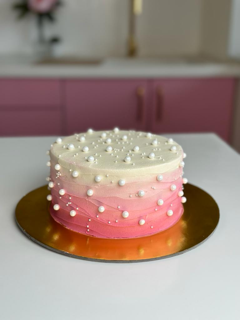 47 Cute Birthday Cakes For All Ages : Creamy pink and pearl cake